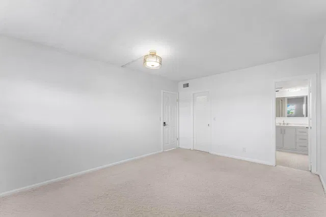 Unit 304 photo 17