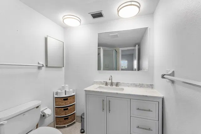 Unit 304 photo 18