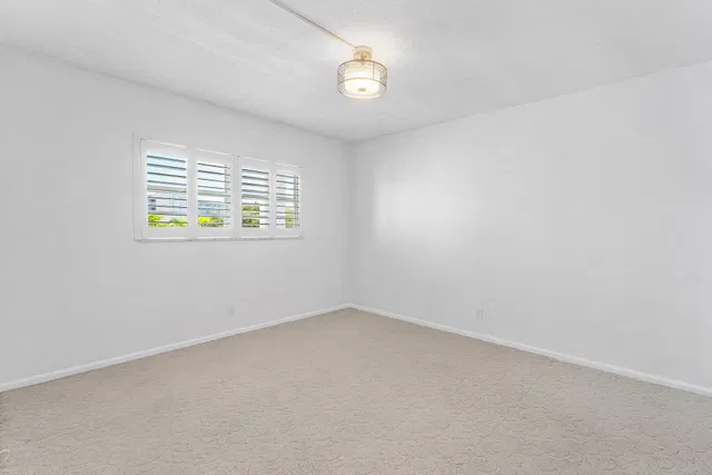 Unit 304 photo 20