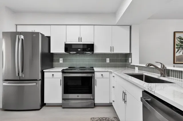 Unit 204 photo 4