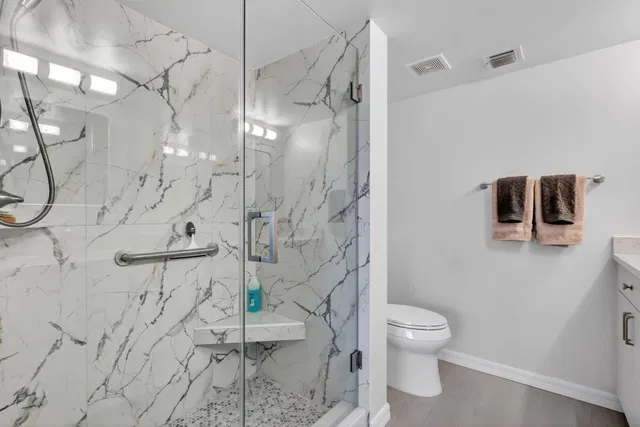 Unit 204 photo 18