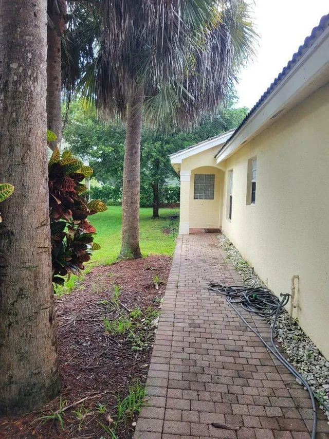 Residence photo 2