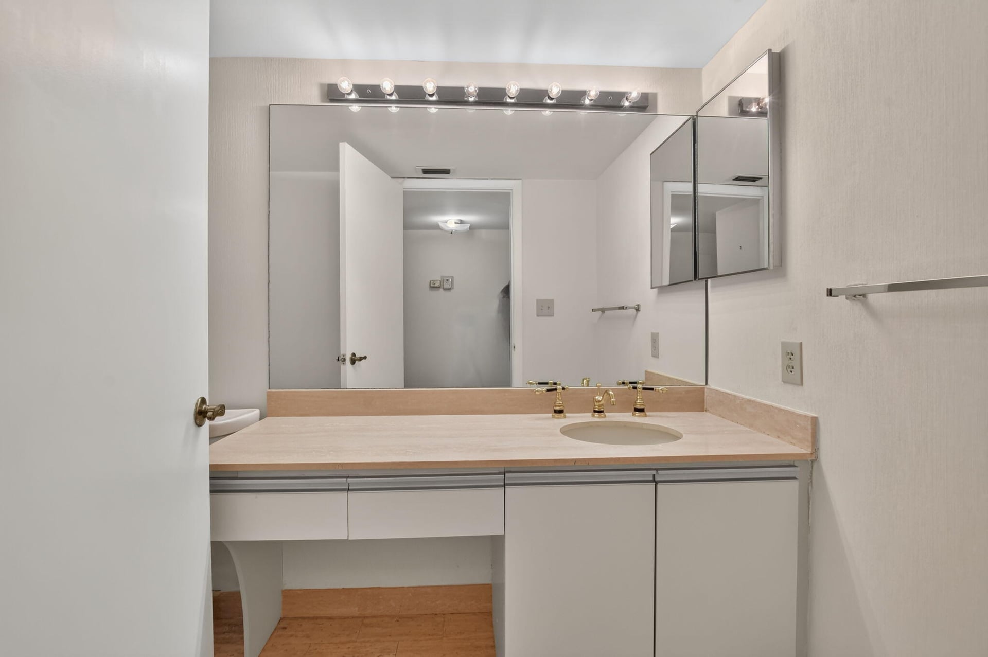 Unit 101 photo 16