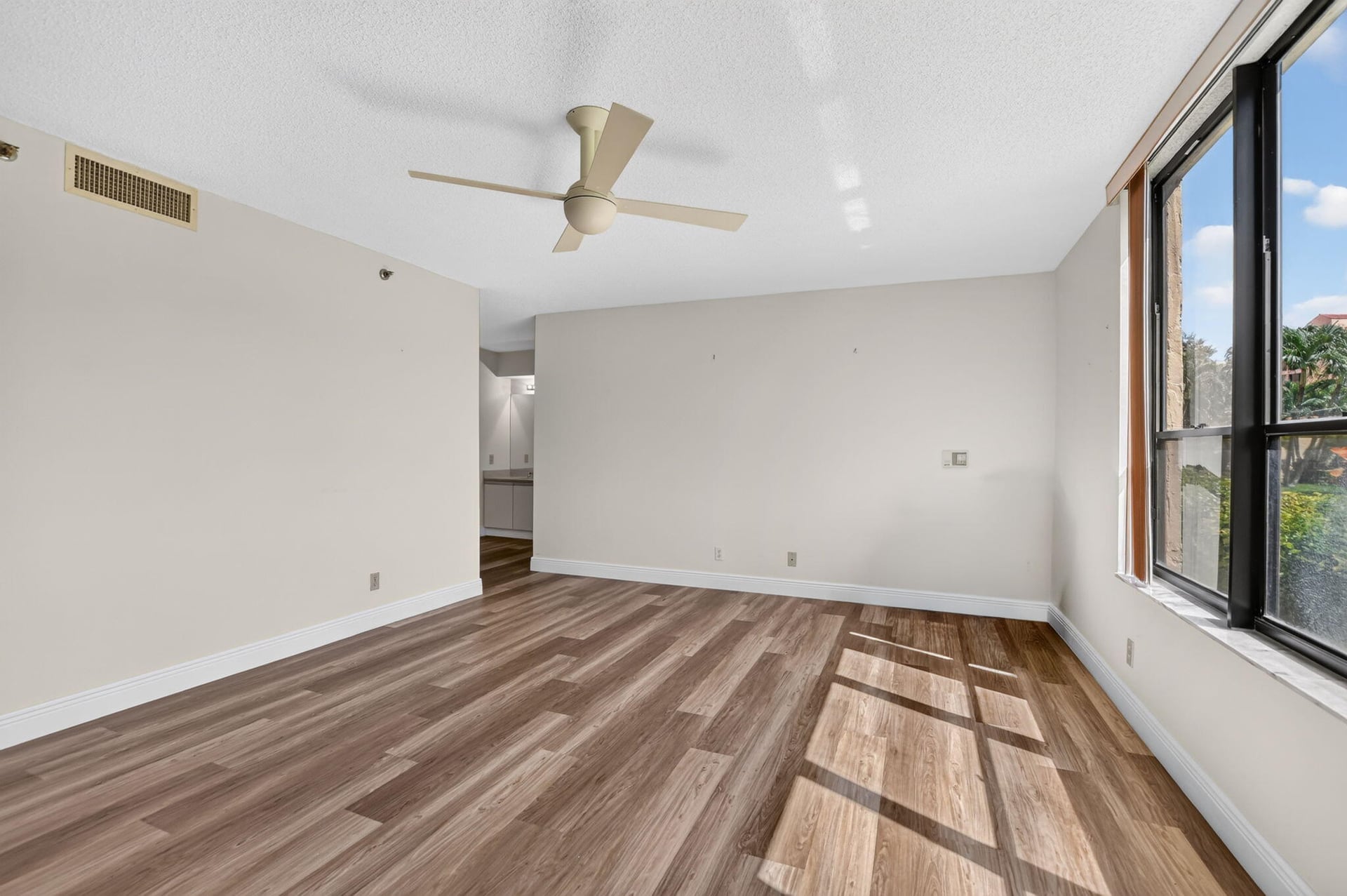 Unit 101 photo 18