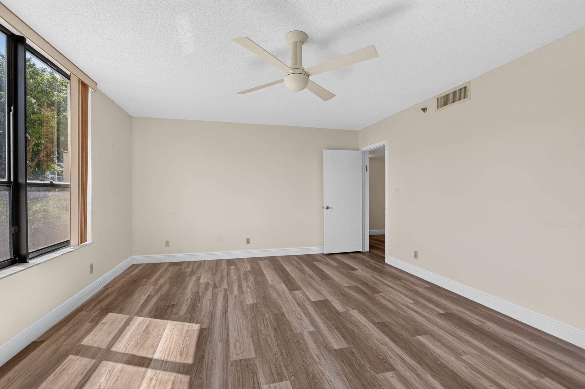 Unit 101 photo 20