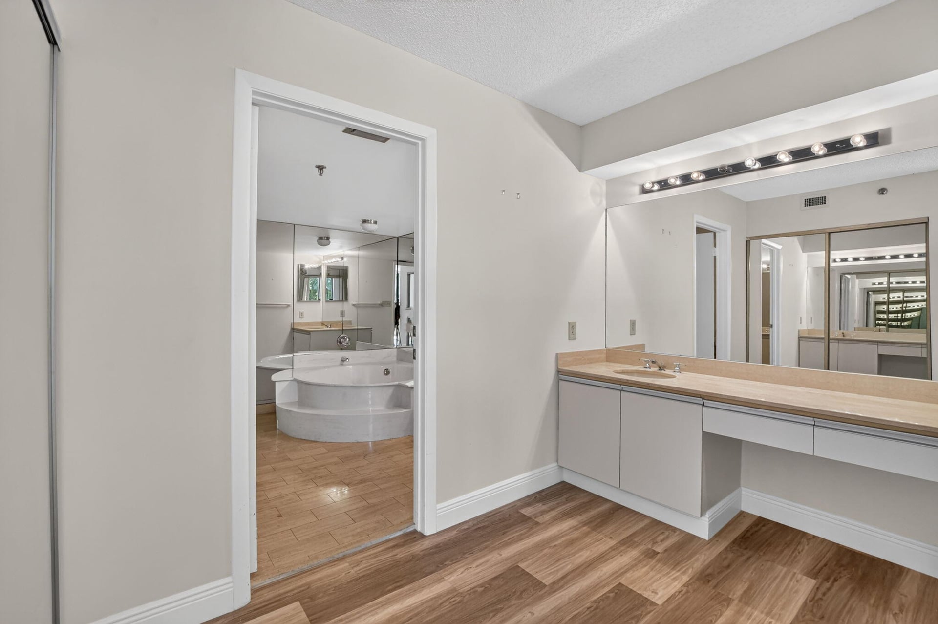 Unit 101 photo 21