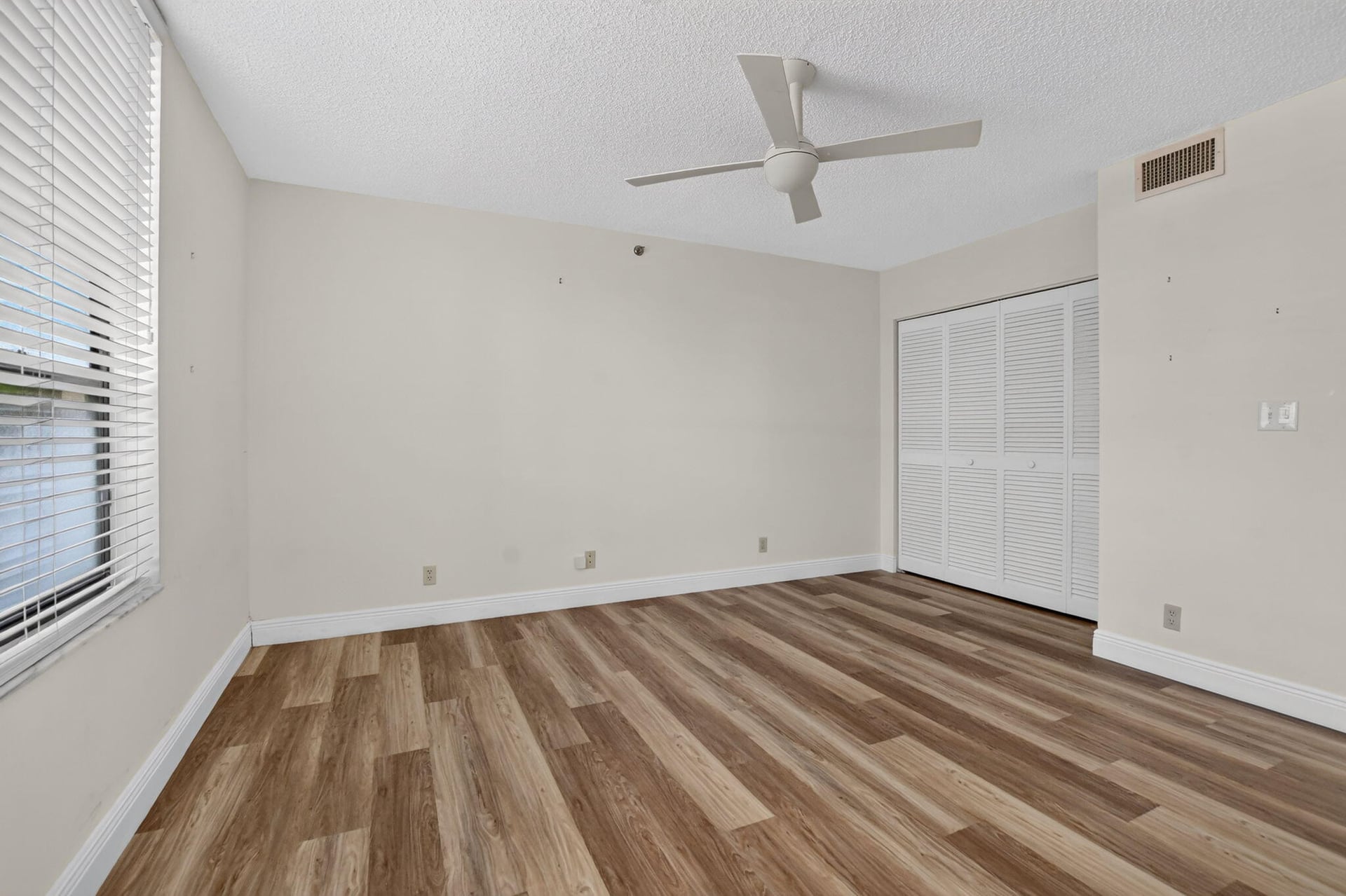 Unit 101 photo 29