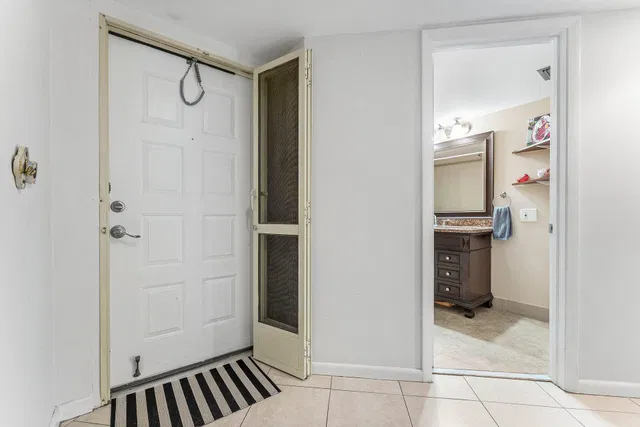 Unit 206 photo 3