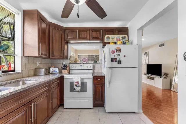 Unit 206 photo 12