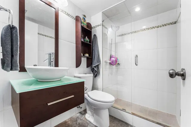 Unit 206 photo 17