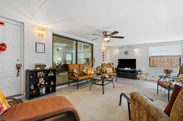 Residence photo 6
