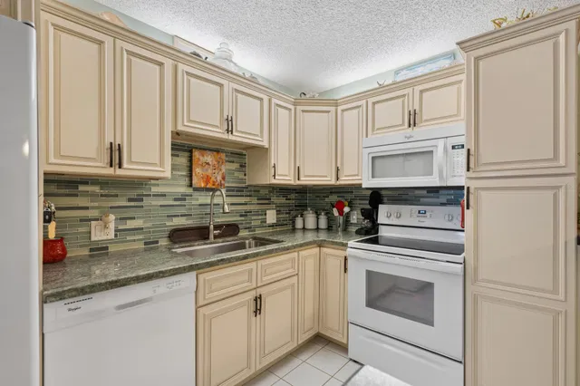 Residence photo 12