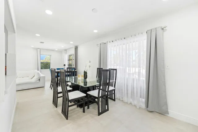  Residence photo 9