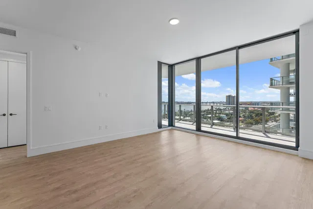 Nautilus 220 Unit 1219 photo 11