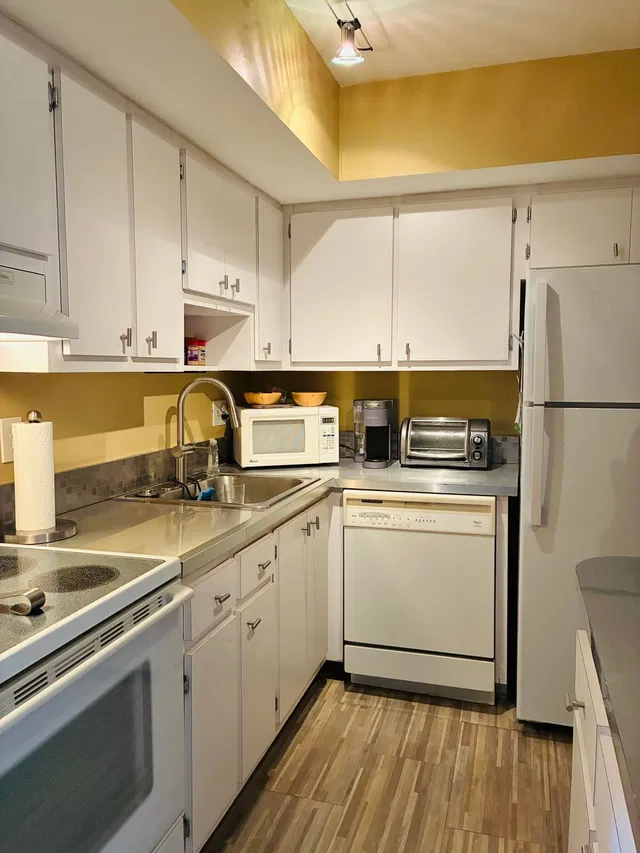  Unit 312 photo 8
