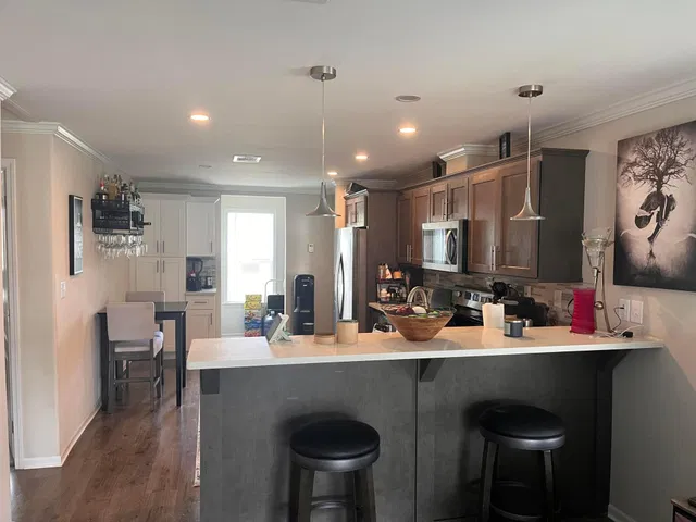 Unit 180 photo 2