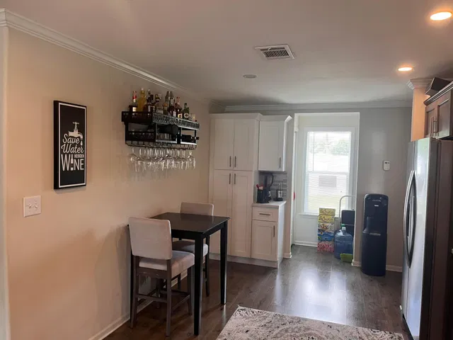 Unit 180 photo 4