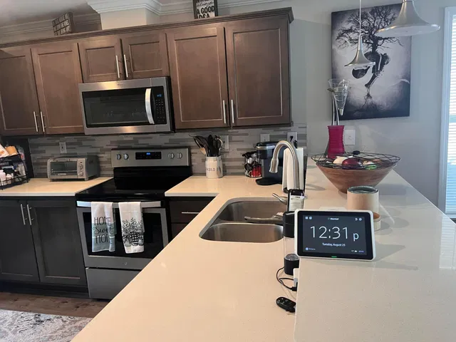 Unit 180 photo 6