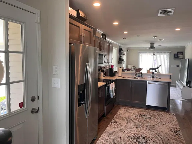 Unit 180 photo 8