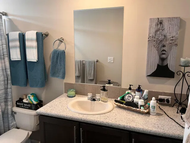 Unit 180 photo 14