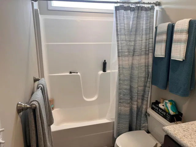 Unit 180 photo 15