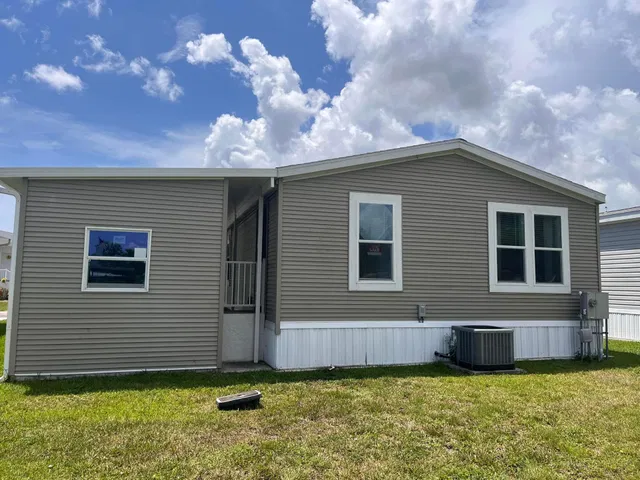 Unit 180 photo 18