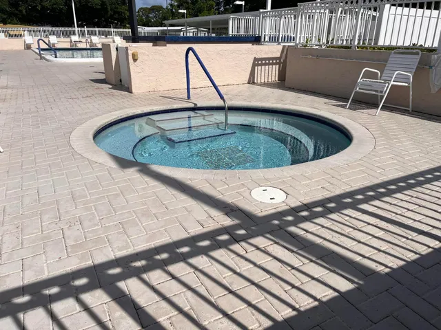 Unit 180 photo 19