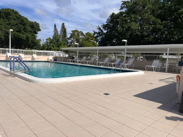 Unit 180 photo 20