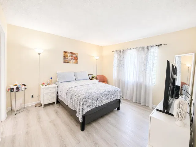 Unit 311 photo 6