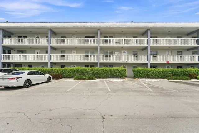 Unit 1510 photo 3