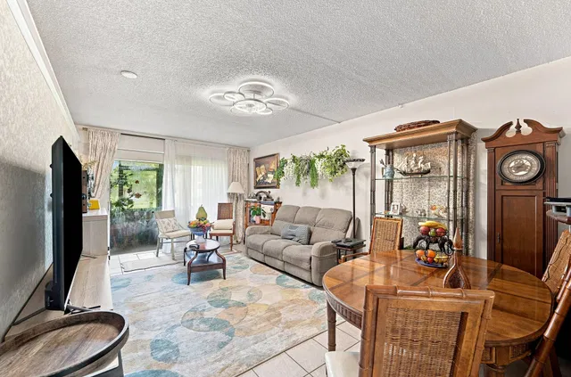 Unit 1510 photo 4