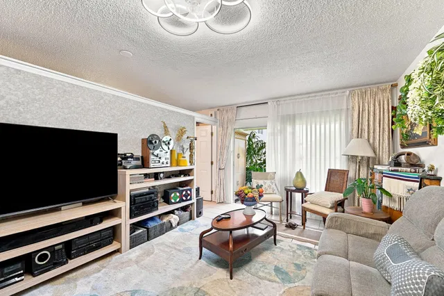 Unit 1510 photo 5