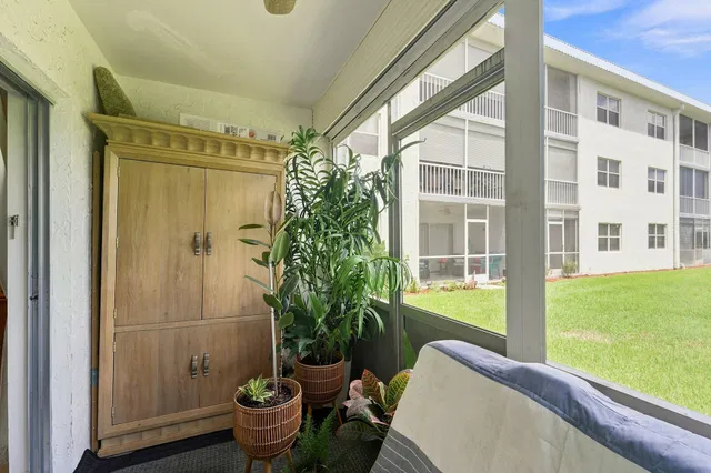 Unit 1510 photo 10