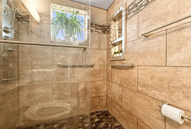 Unit 1510 photo 14