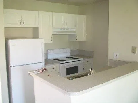 Unit 1618 photo 3