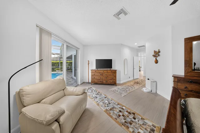Residence photo 14