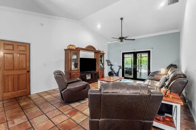 Residence photo 9