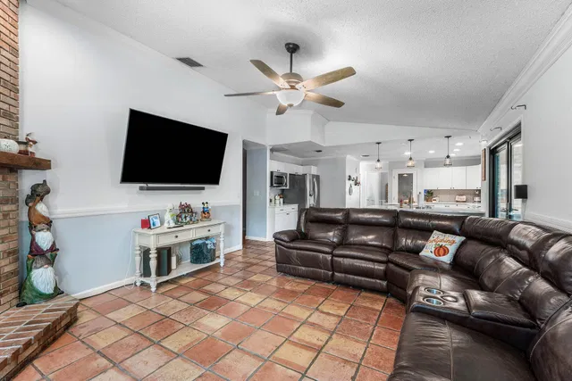 Residence photo 24