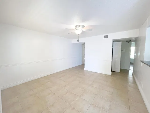 Unit 4-102 photo 2