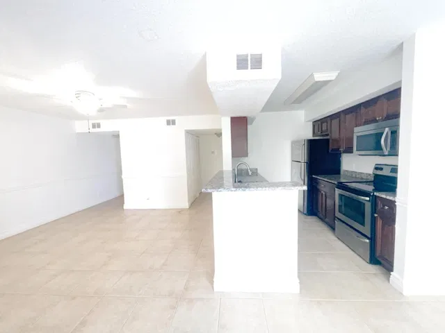 Unit 4-102 photo 3