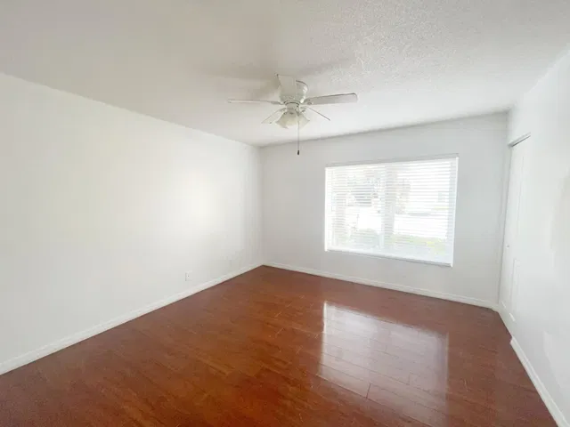 Unit 4-102 photo 8