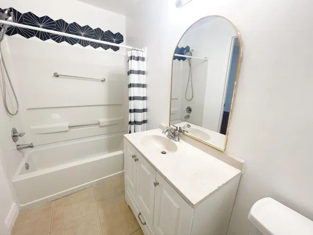 Unit 4-102 photo 11