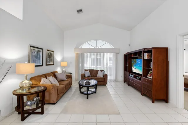  Residence photo 9