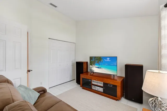  Residence photo 16