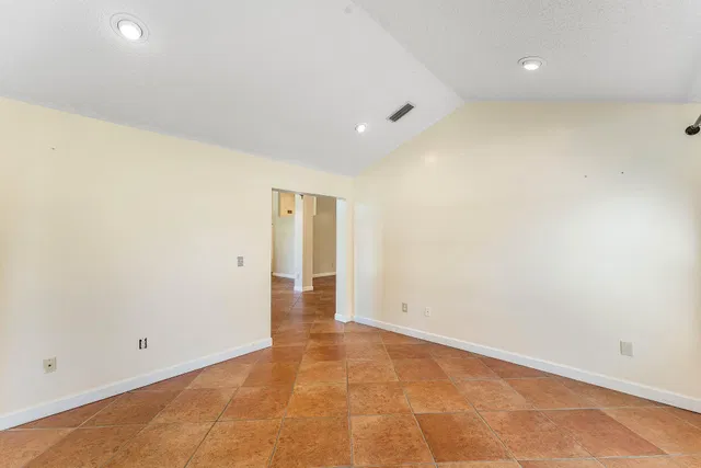 Residence photo 16