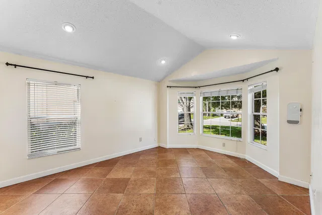 Residence photo 17