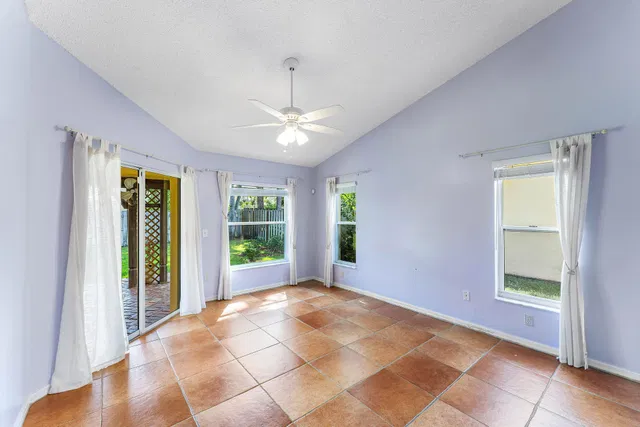 Residence photo 31