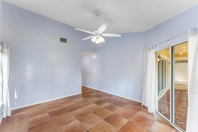Residence photo 32