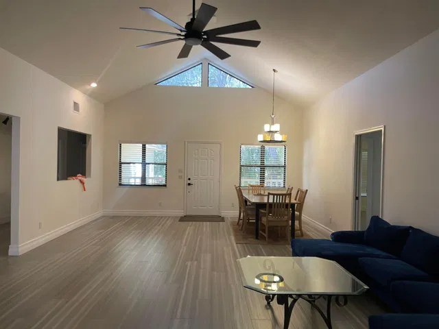 Residence photo 4