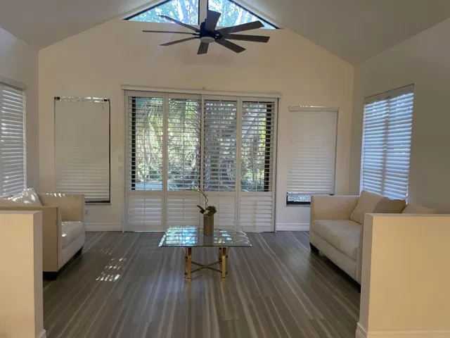 Residence photo 5